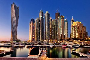 Dubai Marina in der Dämmerung