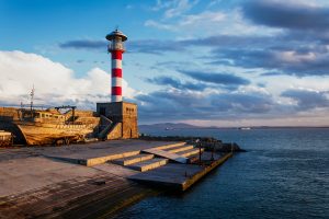 Leuchtturm am Yacht-Hafen von Burgas in Bulgarien