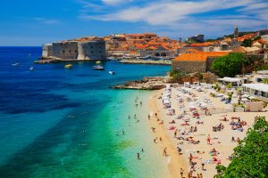 Blick auf den Strand von Dubrovnik