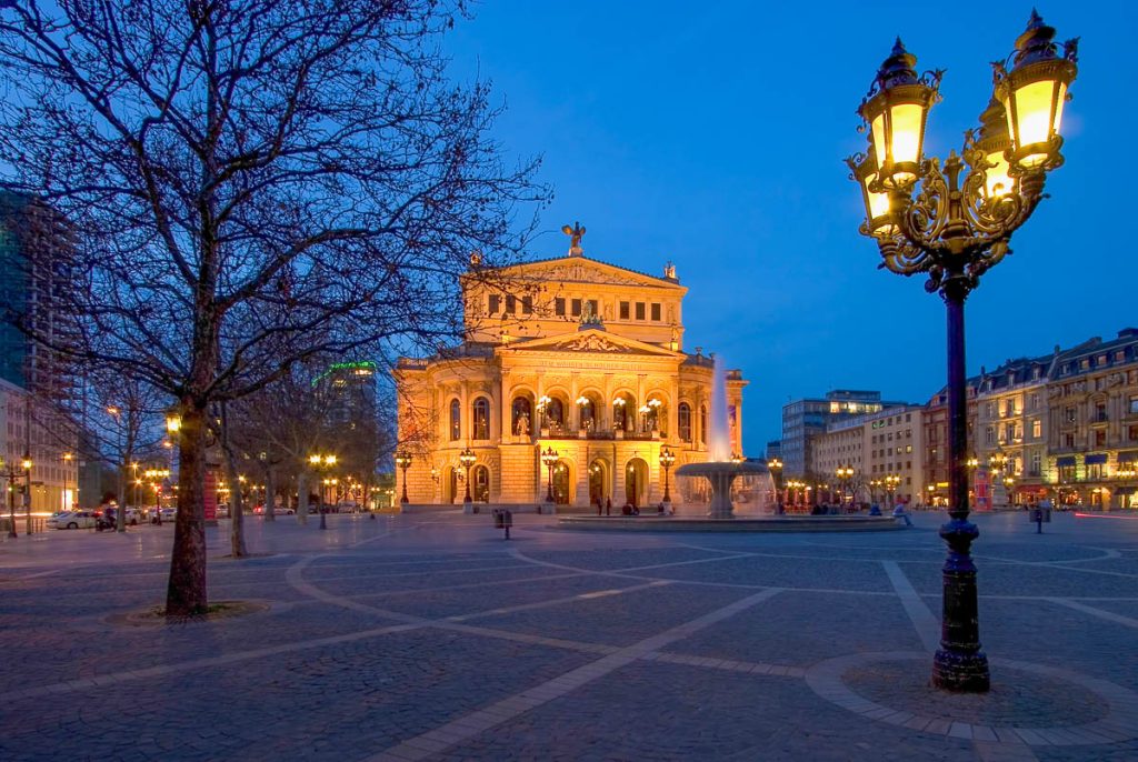 Alte Oper auf Opernplatz in Frankfurt am Main