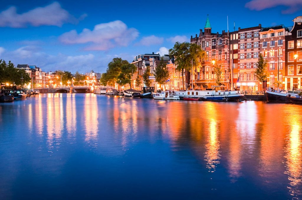 Amsterdam: Lichter der Stadt in der Nacht