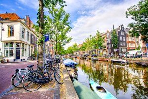 Kanal in Amsterdam (HDR)
