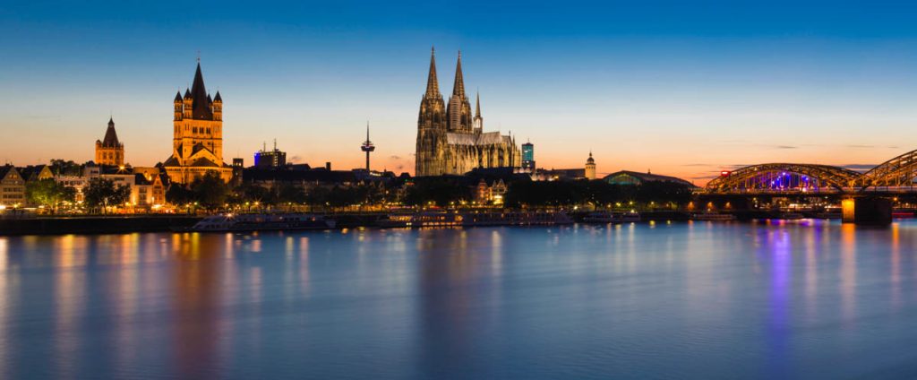 Kölner Skyline - Blick über den Rhein bei Nacht