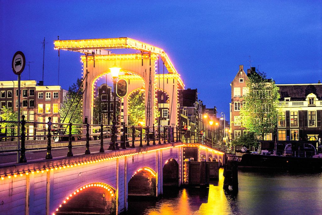 Magere Brücke (Magere Brug) in Amsterdam
