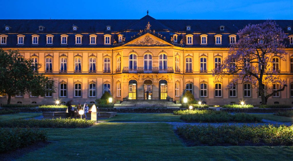 Neues Schloss in Stuttgart bei Nacht