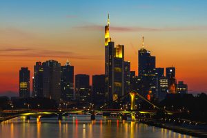 Frankfurter Skyline im Sonnenuntergang