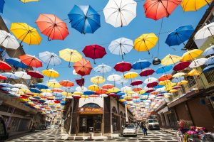 Bunte Regenschirme in Tarsus