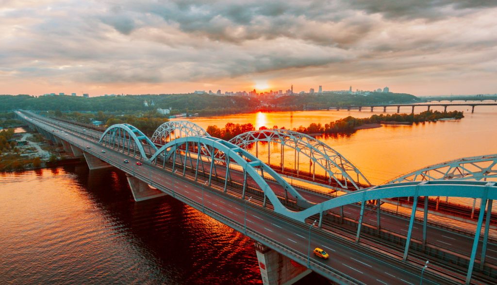 Brücke über den Dnjepr in Kiew