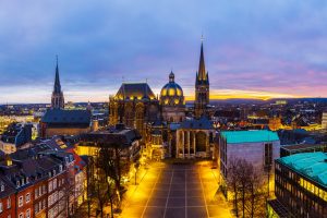 Abendlicher Blick auf den Dom Aachen
