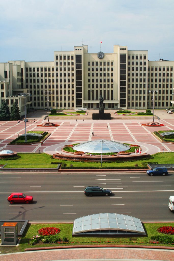 Minsk: Platz der Unabhängigkeit mit Regierungsgebäude