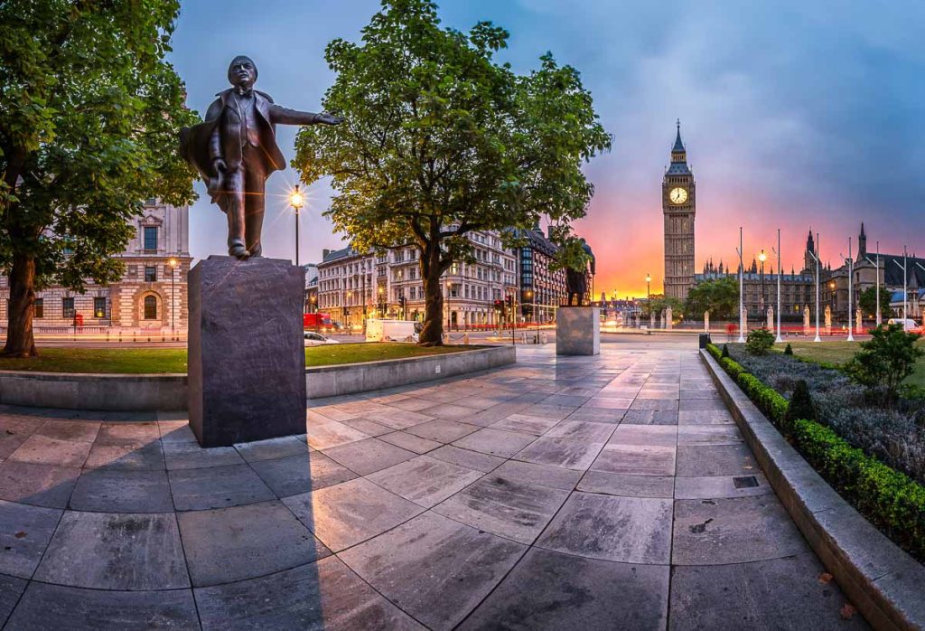 Parliament Square und Queen Elizabeth Tower in London