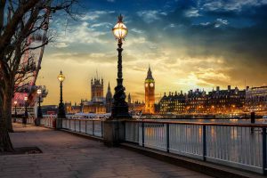 Themse-Ufer: Blick auf Westminster Palace und Big Ben