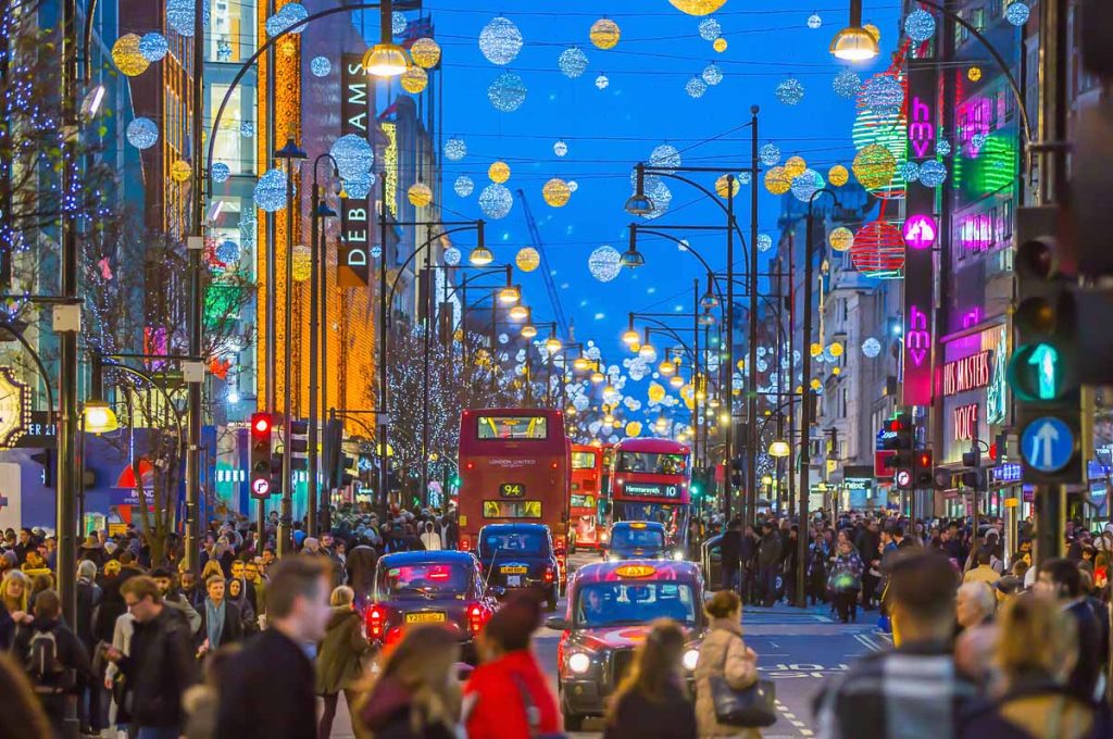 Weihnachten: Oxford Street in London