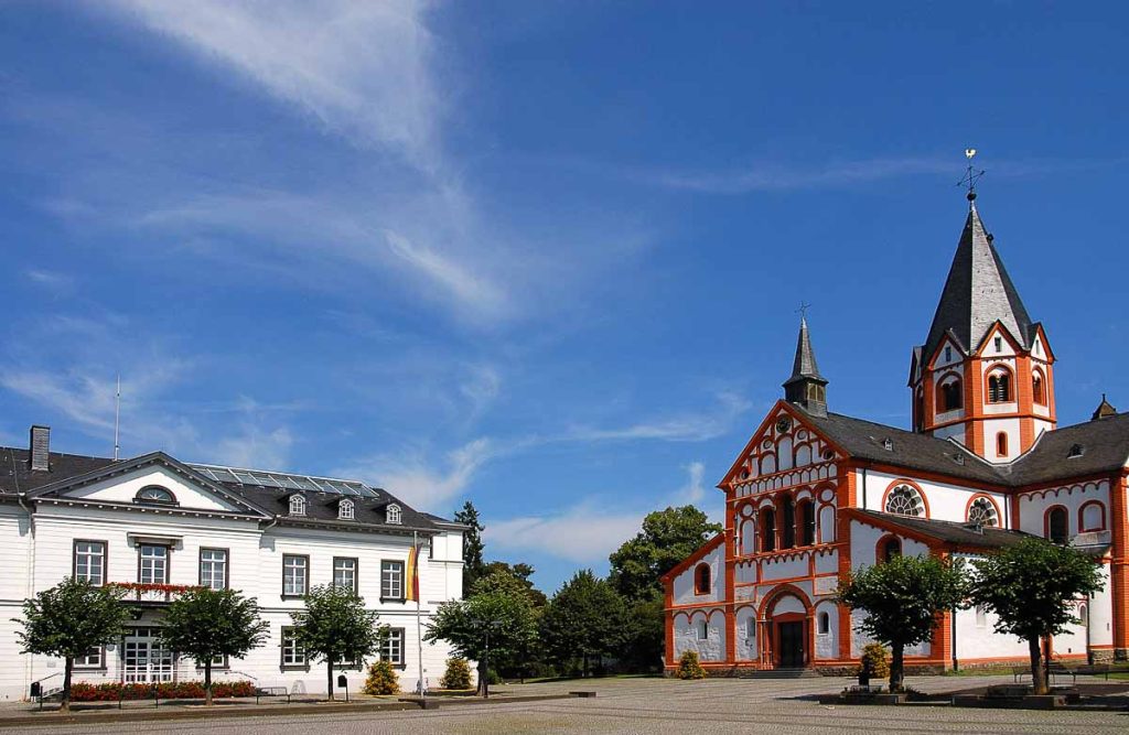 Rathaus und Pfarrkirche in Sinzig
